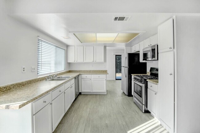 Photo - 2279 N Sycamore Ave