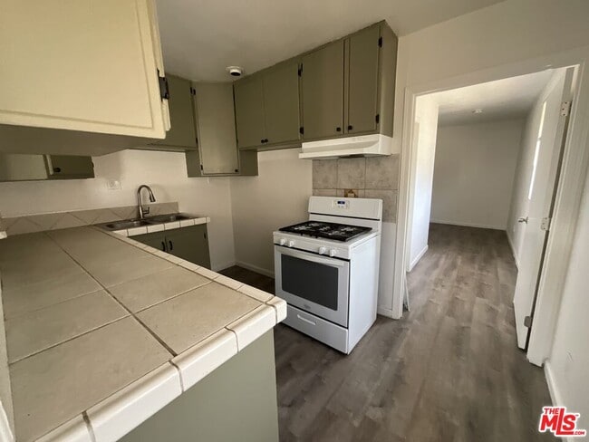 Photo - 1324 N Mt Vernon Ave