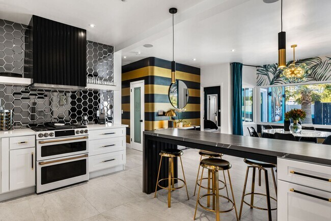 Photo - The Escape Island - Pool, Jacuzzi & Privat...