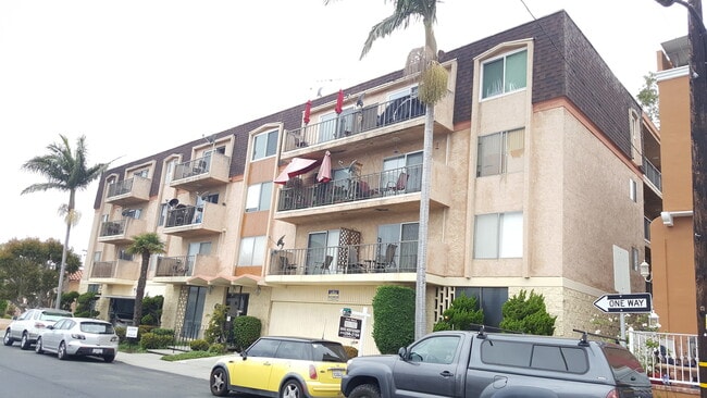Building Photo - Belmont Shore- rent reduction-condo 4 blocks to beach just off of Second St.