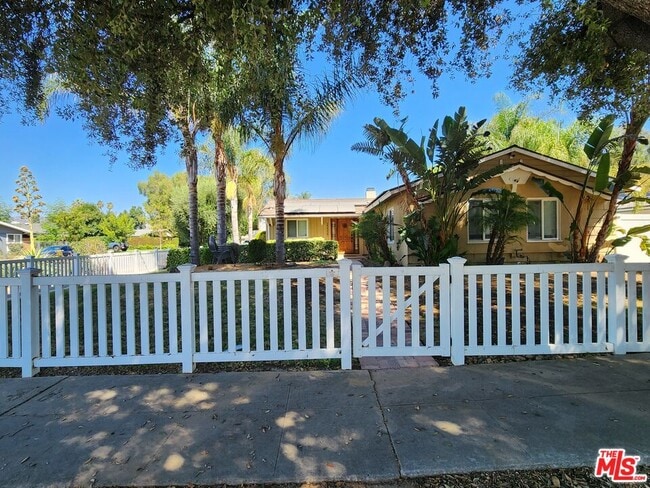 Photo - 22327 Gifford St