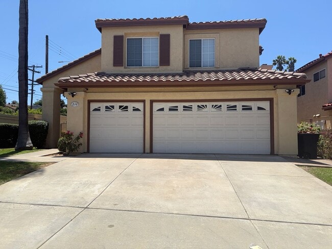Building Photo - Modern Comfort in the Heart of Chula Vista – 4BR/3BA Home with Spacious Yard and 3-Car Garage!