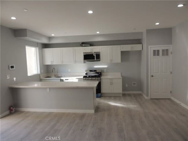 Building Photo - 22735 Del Valle St Unit 1