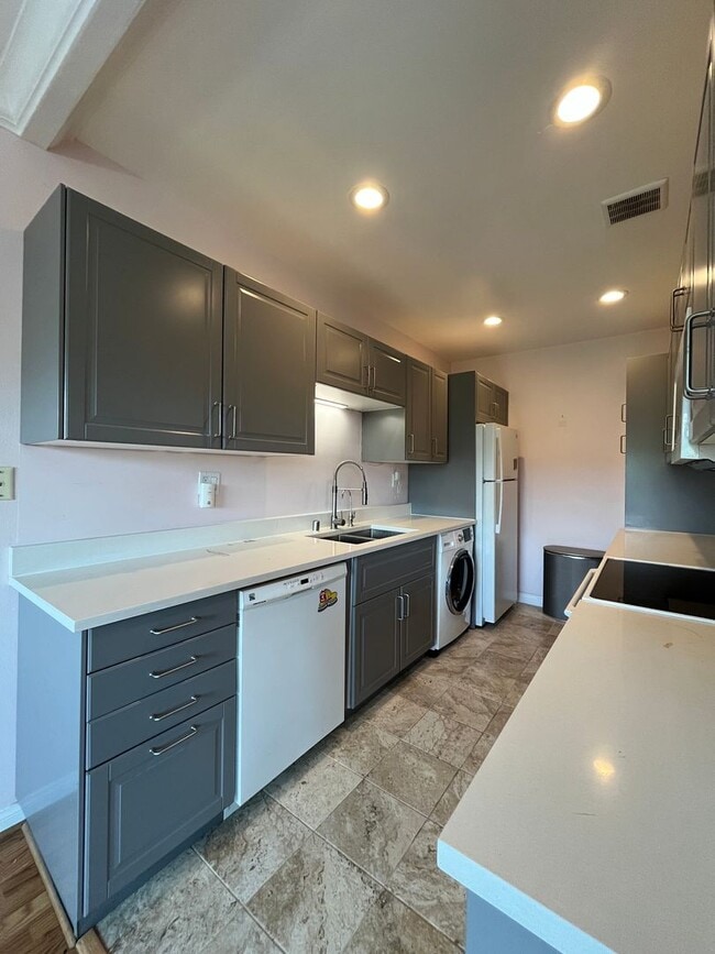 Photo - Encino 2+2 w/pool + spa, parking + extra storage!