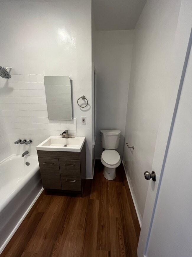 Photo - 2850 Leeward Ave