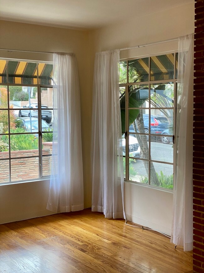 View - 1935 1/2 Palmerston Pl Unit 1935.5