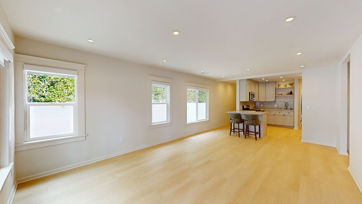 3D Tour - 619 Westmount Dr House