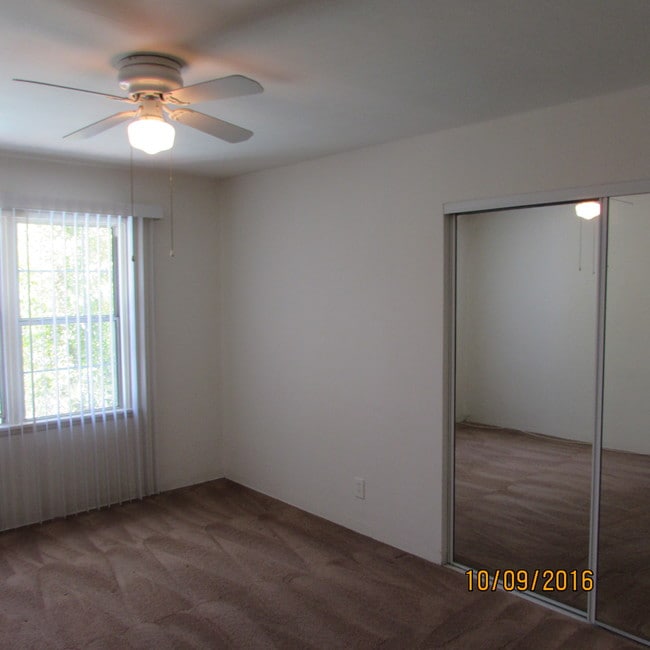 lg bedroom/mirror doors - 1149 E Carson St Unit 9