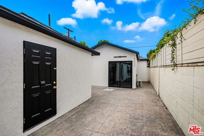 Photo - 6327 Babcock Ave