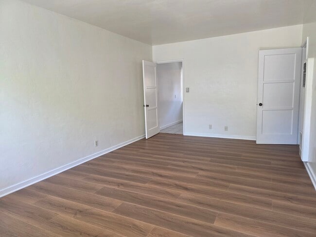 Photo - 10917 Moorpark St Unit Charming