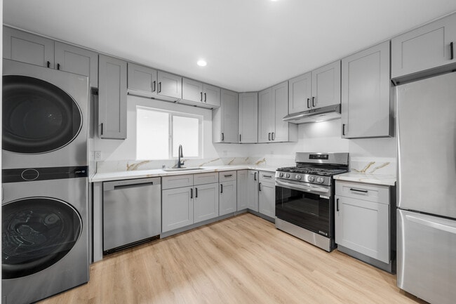 Photo - 1537 N Kingsley Dr