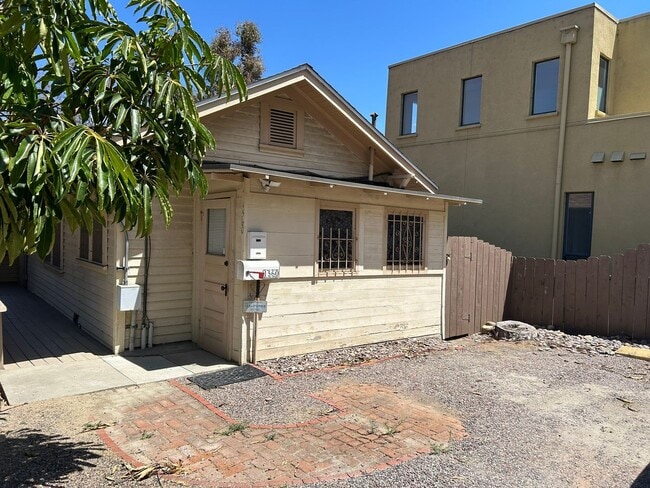 Building Photo - Cortez Hills Cottage available now! Unit 1560 10th Avenue