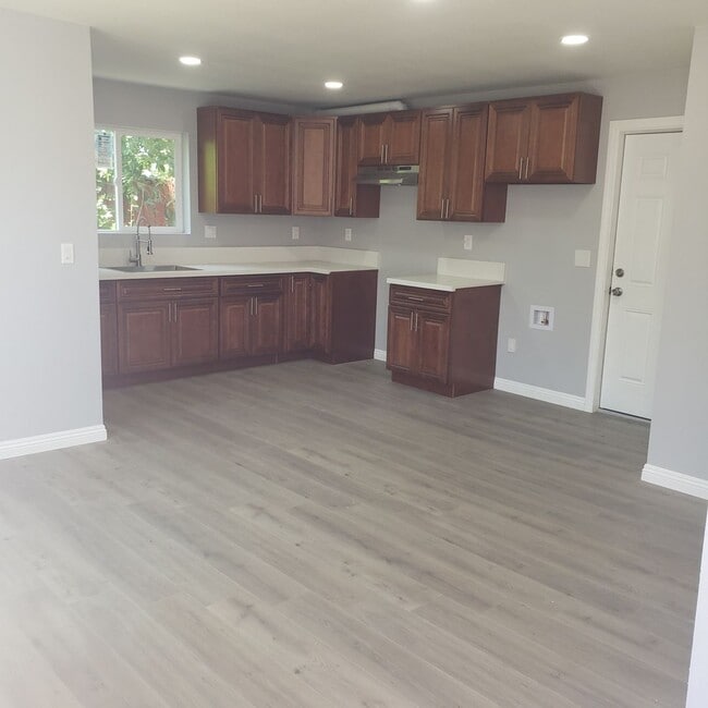 phi715 - phi715 Apartment Unit B