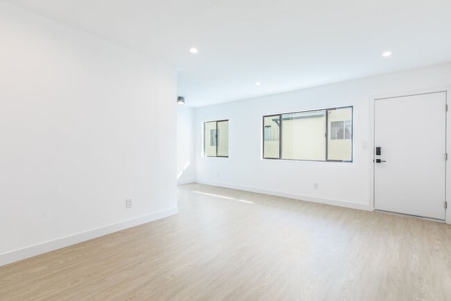 Photo - 6133 Eleanor Ave