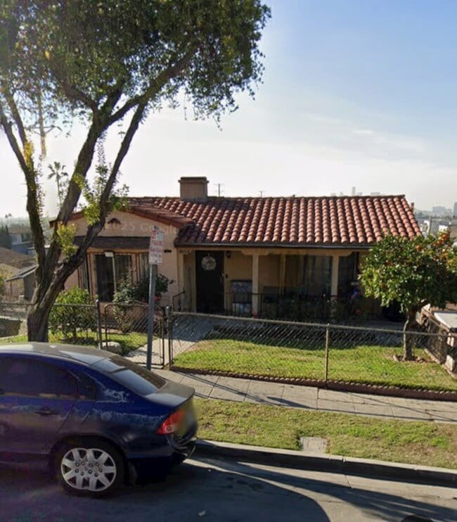 Front of House - 1005 N Townsend Ave House