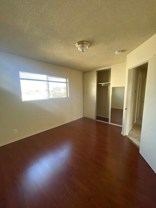 Photo - 1023 E 12th St Unit 3