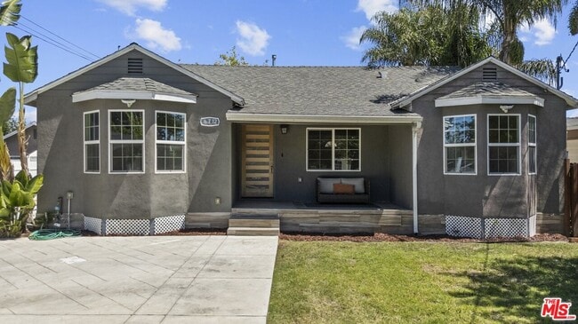 Building Photo - 6712 Cedros Ave Rental