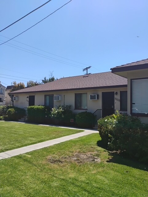 Front view - 14801 Burbank Blvd Unit 14801 Burbank Blvd