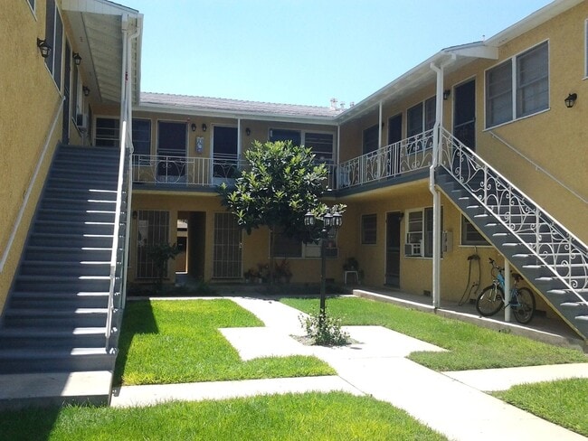 Building Photo - Victory, 1700-1702 Unit 1700 #C