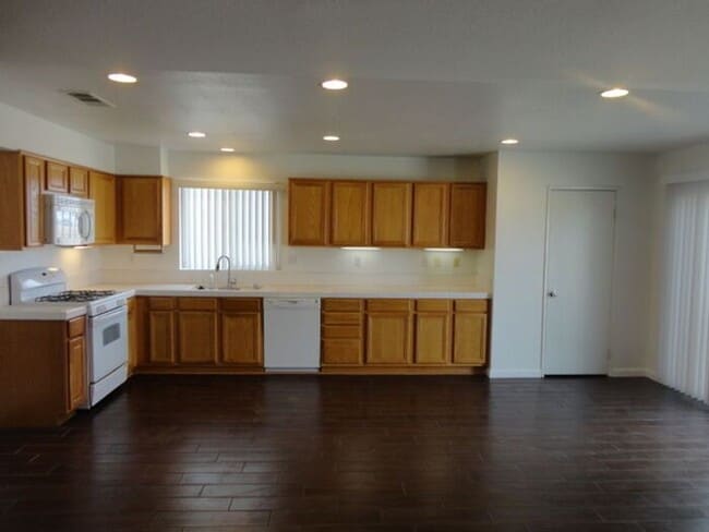 Photo - Beautiful 3 + 2 Single Story Home Palmdale
