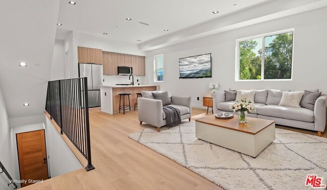 Building Photo - 10842 Peach Grove St Unit 1/2