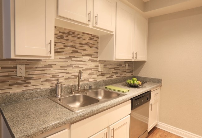 Tustin View - Tustin View Apartments