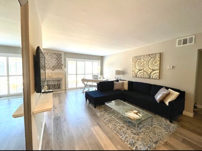 Photo - 1730 Camino Palmero St Unit 408
