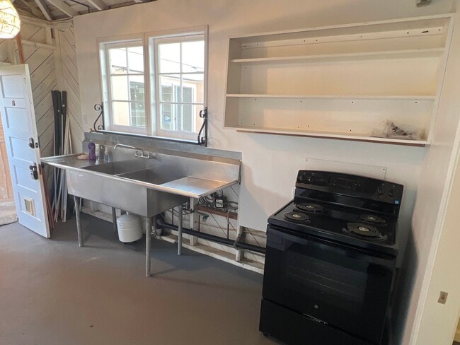 Photo - Spacious Studio w/ Kitchen & Bath - Close ... Unit B
