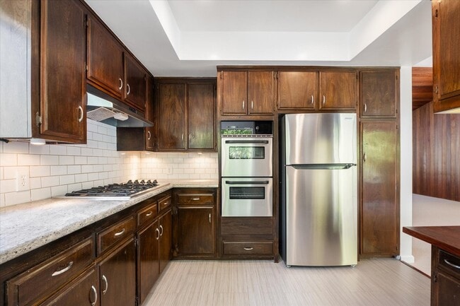 Photo - 1528 Rising Glen Rd
