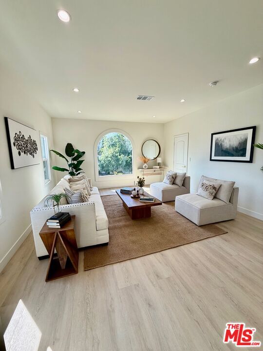 Photo - 900 N Alfred St Unit 3