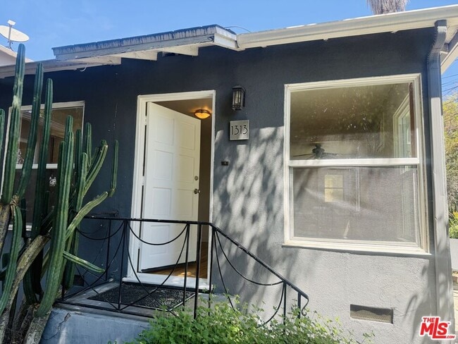 Photo - 1313 Douglas St