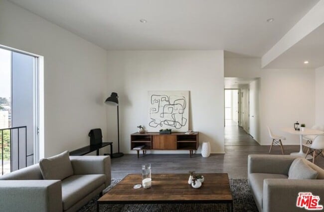 Photo - 1040 S Mariposa Ave Unit F101