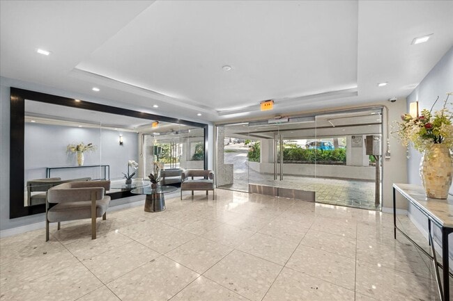 Photo - 8530 Holloway Dr Unit 306