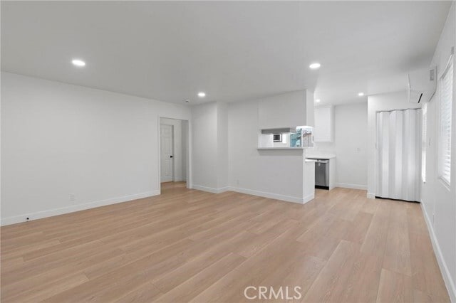 Photo - 748 Newport Ave