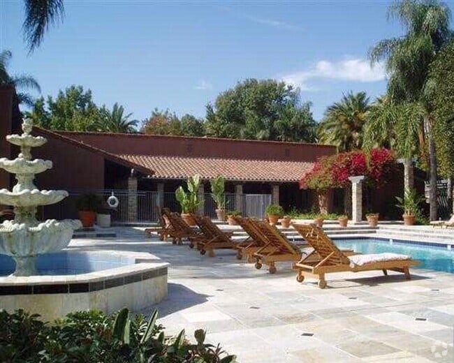 Building Photo - Santa Ana - 1 Bedroom 1 Bath Downstairs Co... Unit A3 Rental