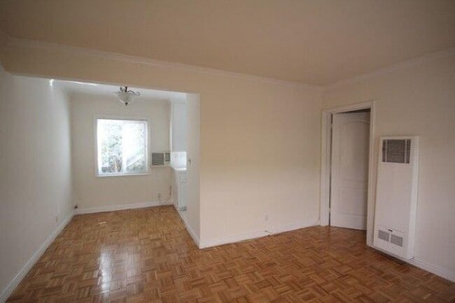 Living Room - 140 N Wilson Ave Unit 10