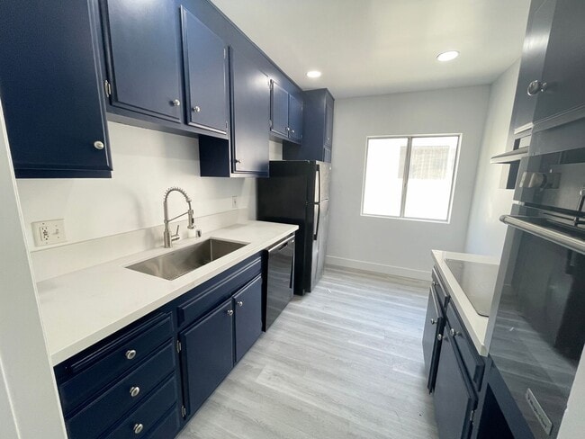 Building Photo - 1bd/1ba, Gorgeous, private Unit 207