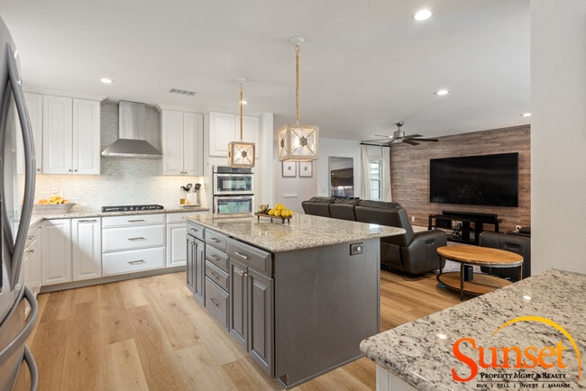 Photo - 1835 Crandall Dr