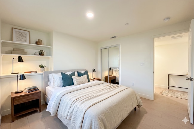 Photo - Brand New Luxury 4 & 5 Bed Units Unit #2120