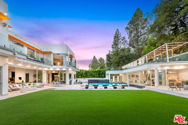 Photo - 4533 Estrondo Dr