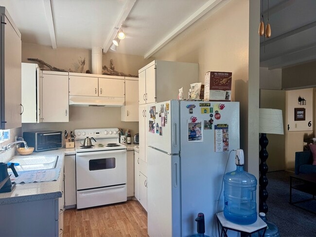 Photo - 4284 Third Ave