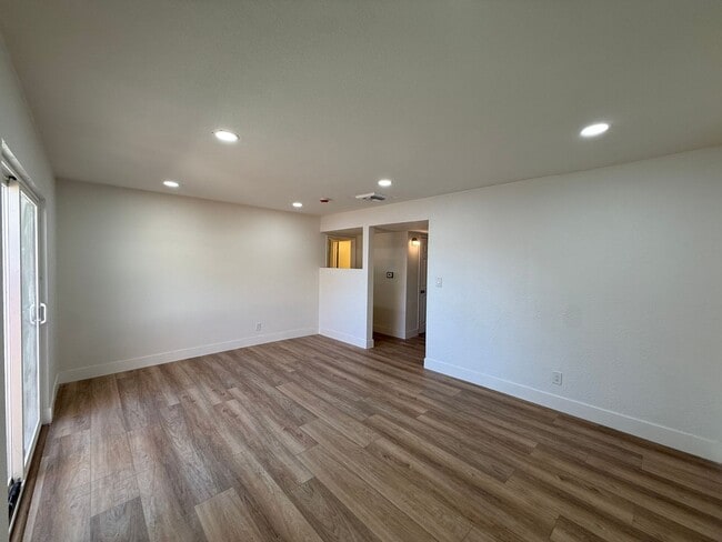 Photo - AV T 1105 Unit 1105