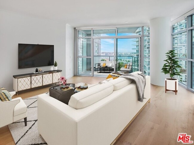 Building Photo - 13650 Marina Pointe Dr Unit 905
