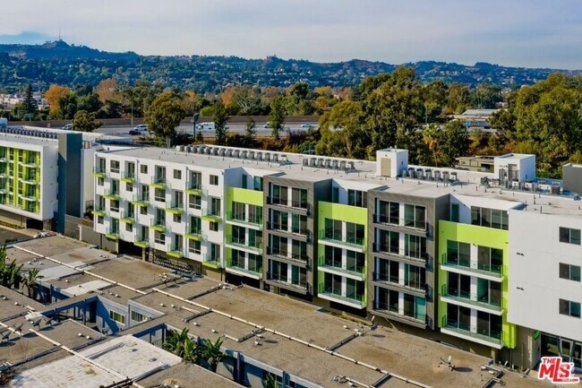 Building Photo - 11036 Moorpark St Unit PH19 Rental