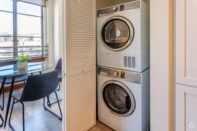 1BR, 1BA - 833SF - Washer & Dryer - Ocean Center