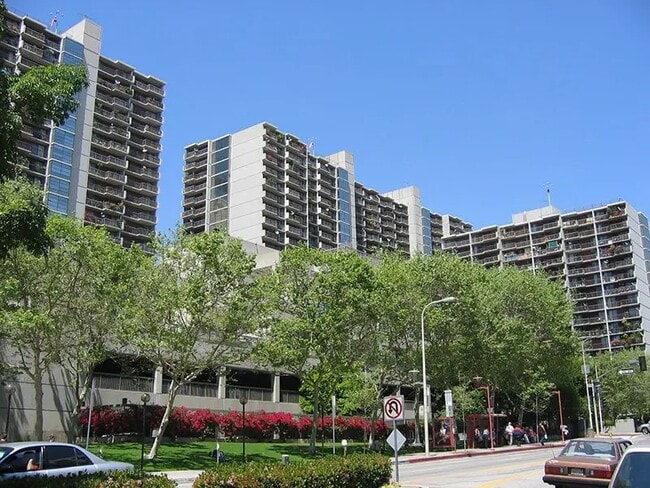 Photo - 255 S Hill St