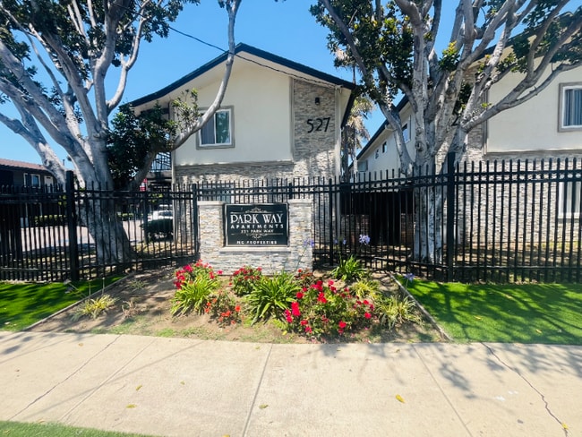 Photo - 521 Park Way