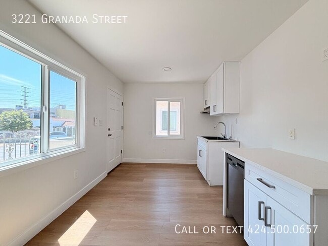 Photo - 3221 Granada St