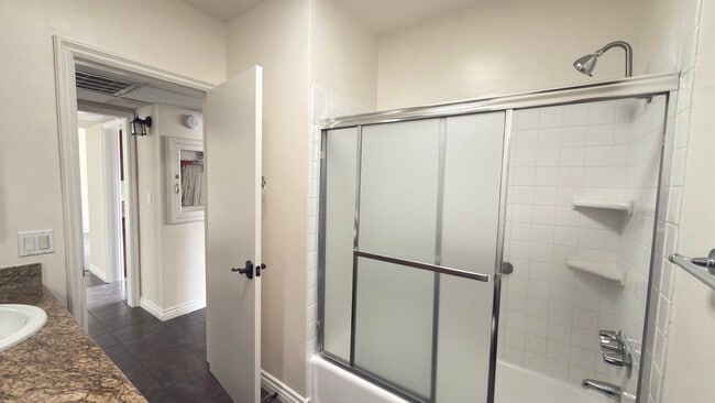 Photo - 13820 Victory Blvd