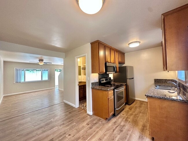 Beautifully Renovated Multi-Level Living C... - Beautifully Renovated Multi-Level Living C... Condo Unit 19
